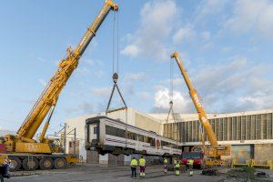 Renfe programa una operación para transportar tres trenes de Cercanías por carretera y reforzar la línea C1 en el tramo  Silla-Gandía