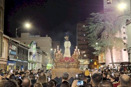 La Hermandad del Cautivo hace historia en la Semana Santa valenciana con una notable procesión y un espectacular acompañamiento musical