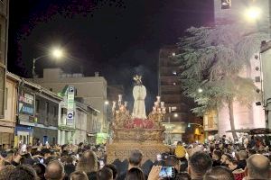 La Hermandad del Cautivo hace historia en la Semana Santa valenciana con una notable procesión y un espectacular acompañamiento musical