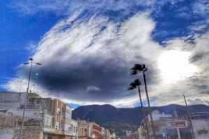 Vuelven los fenómenos meteorológicos de riesgo: AEMET activa el aviso naranja por fuertes rachas de viento en la Comunitat Valenciana