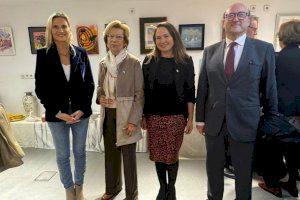 La concejala de Bienestar Social de Castellón visita el mercadillo solidario de Manos Unidas