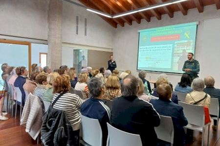 Policia Local i Guàrdia Civil formen en seguretat i noves tecnologies les dones llauradores