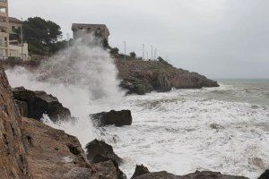 Viento huracanado, chubascos, bajón térmico y temporal marítimo en la Comunitat Valenciana: no te vas a librar del 'azote caetano'