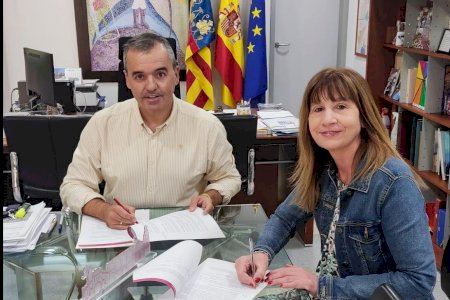 Aspe impulsa la atención e integración social de personas con discapacidad auditiva con un convenio con APANAS