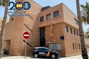 Brutal asalto a plena luz del día: tres detenidos por robar un móvil en Alicante