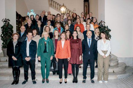 El gobierno municipal reconoce la labor ejemplar de 40 maestros y profesores jubilados