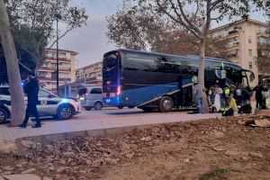 Voluntaris de Castelló es desplacen a Alfafar per a ajudar en les labors de neteja de garatges i plantes baixes