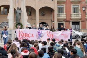 Más de 400 personas participan en la marcha contra la violencia de género en Llíria