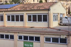 Bocairent renueva las ventanas del mercado municipal para mejorar la climatización y la eficiencia energética