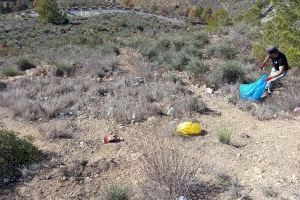 Benidorm realiza una limpieza intensiva en Serra Gelada y Punta Llisera