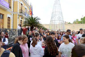 Marchadoras y marchadores dicen un NO rotundo a la violencia de género en Burjassot