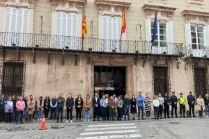 El Ayuntamiento de Orihuela guarda un minuto en recuerdo de la menor asesinada en la costa