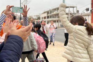 La emocionante carta y obsequio a niños afectados por la DANA: Alaquàs recibe a los escolares de Aldaia y los padres aplauden este gesto