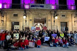 Centenares de ciudadanos y ciudadanas reivindican en Sueca el 25 N