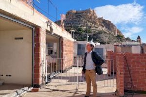 Alicante realoja en pisos del alquiler social a los inquilinos de las cuatro casas deterioradas del Vial de los Cipreses