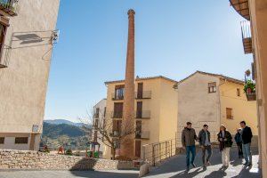 Morella desaloja los edificios y desmontará la chimenea torcida en riesgo de derrumbe