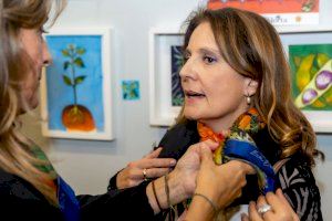 La artista Eva Escamilla expone “Valencia en Seda” en el Mercado de Colón