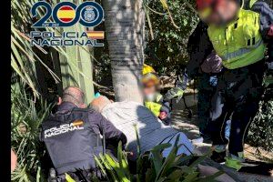 La Policía Nacional evita que un hombre se desangre tras sufrir una fractura abierta en la pierna