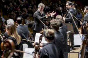 Pablo Heras-Casado dirige a la Orquestra de la Comunitat Valenciana en un concierto solidario con los afectados por la riada