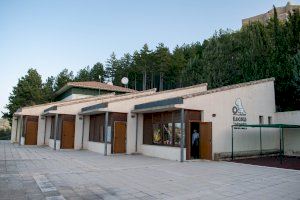 El Ayuntamiento de Morella cambia las puertas de la Escuela Infantil con las ayudas PACES