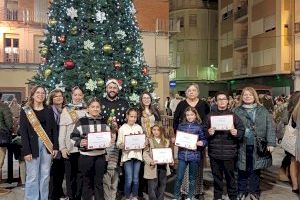 Nules da labienvenida a la Navidad con el encendido del Árbol y de la iluminación decorativa