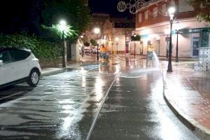 El Ayuntamiento de Oropesa del Mar elimina malas hierbas y embellece sus calles y paseos