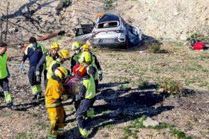 Grave accidente en la AP-7: tres heridos y un impresionante despliegue de bomberos en Benidorm