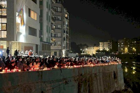 VÍDEO | El himno regional, velas y campanas: el homenaje de Paiporta a los fallecidos por la DANA que pone la piel de gallina