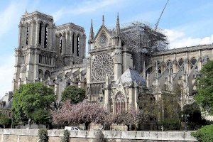 La catedral de Notre Dame reabre sus puertas tras el devastador incendio: descubre el joven valenciano que pudo cambiar su historia