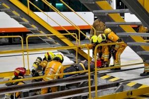 Simulacro de incendio en los talleres de TRAM d’Alacant en Benidorm: preparación ante emergencias