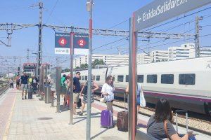 El Corredor Mediterráneo vuelve a rodar: Renfe sustituye los trenes por autobuses entre Castelló y Alicante