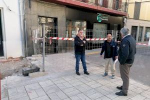 Avanzan las obras de la plaza de Las Malvas con las tareas de construcción de una losa de protección contra las humedades en las fachadas