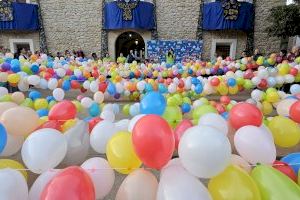 2500 globos explosionan en la globotá con la que se inaugura La Nadala en La Barbera