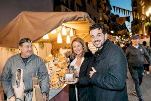 L'alcaldessa Begoña Carrasco visita el Mercat Medieval de Castelló