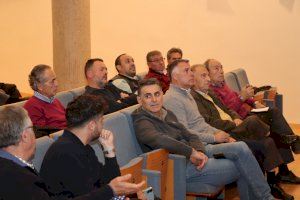 Torrent acoge una charla informativa acerca de las ayudas a los agricultores tras la DANA