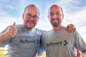 Dos burrianenses vuelven de la mano con otro reto solidario: una caminata eterna por los niños con autismo y TEA