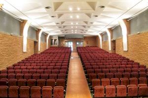 El Auditorio Pedro Mercader renueva su patio de butacas para mejorar la experiencia del público y los artistas