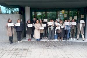 CSIF sigue con sus concentraciones a las puertas de la sede judicial de Quart de Poblet en protesta por la sobrecarga de trabajo