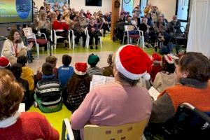 El centro de día Ana Lluch del IVASS celebra una jornada entre personas mayores y escolares del CEIP Mediterrani de Meliana