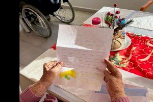 Calp reedita una campaña para llevar cartas navideñas a personas mayores