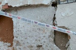 El hallazgo de un nuevo tramo de la muralla medieval obliga al cierre de la calle Santa Bárbara en Villena