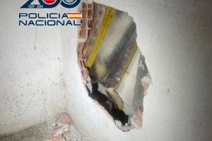 El llop solitari dels robatoris sense por a res i a ningú: perfora parets per a entrar en negocis d'Alacant