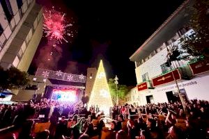 Alaquàs da el pistoletazo de salida a la Navidad con fuegos artificiales, pregón y 'xocolatada'