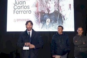 "Ya lo tenemos": el tenista Juan Carlos Ferrero se emociona recordando a su padre en un acto memorable en Ontinyent