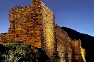 I es va fer la llum: el castell d'un poble de Castelló que enlluerna com mai