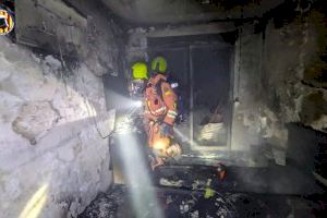 Un incendi en una vivenda d'Alginet deixa una persona ferida per inhalació de fum i un edifici evacuat