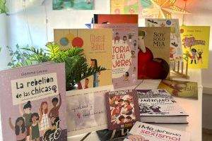 Igualdad fomenta la creación de “Puntos violeta de lectura” en los colegios de Orihuela