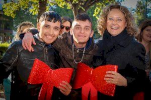 Los alumnos del CEE La Encarnación decoraran un ficus de la Avenida al Vedat de Torrent por Navidad