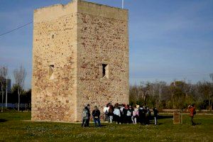 La visita “Un dia al Clot amb Mariajo” aproxima el patrimoni natural de Burriana als més joves