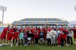 El Hospital Sant Joan d’Alacant y el Hércules CF hacen equipo contra la obesidad infantil